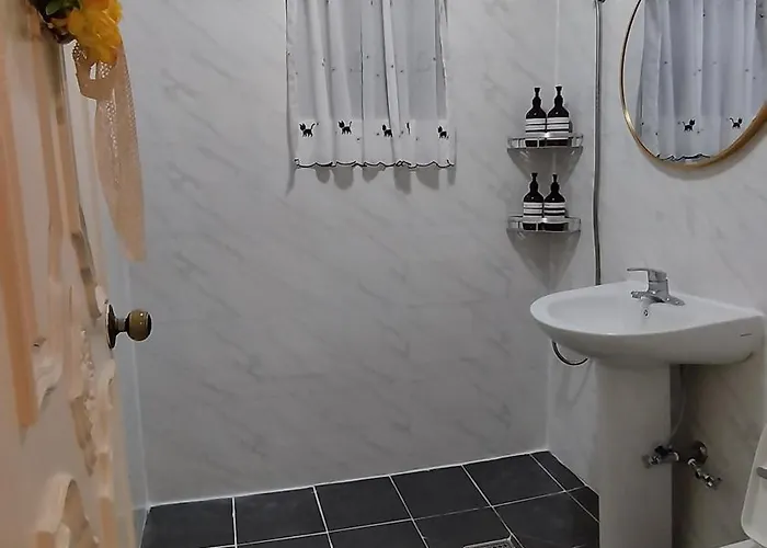Ahyeon Ewha 3rooms 5beds House Seoul