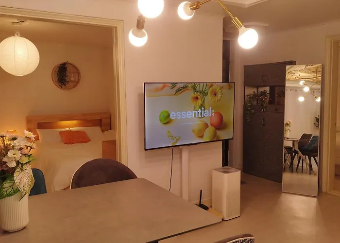 Ahyeon Ewha 3rooms 5beds House *
