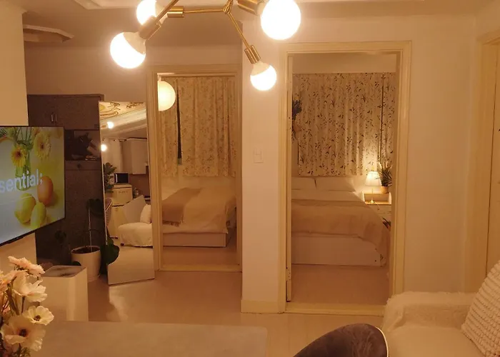 Ahyeon Ewha 3rooms 5beds House * Seoul