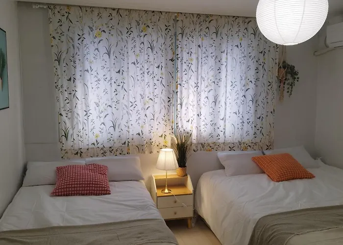 Ahyeon Ewha 3rooms 5beds House *