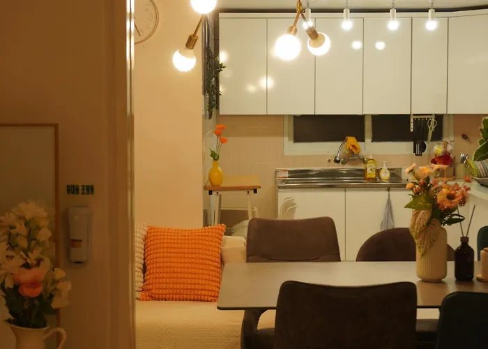 Ahyeon Ewha 3rooms 5beds House Seoul