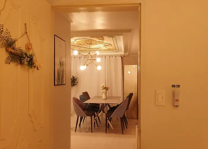 Ahyeon Ewha 3rooms 5beds House * Seoul