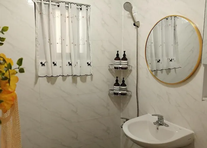 Ahyeon Ewha 3rooms 5beds House
