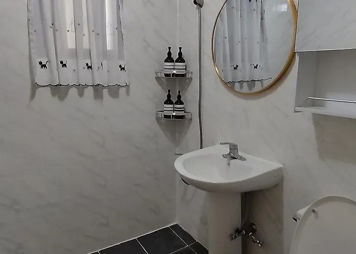 Ahyeon Ewha 3rooms 5beds House Apartment